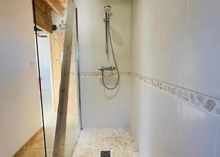La Petite Maison Dans Les Vignes 펜션 Chamaret